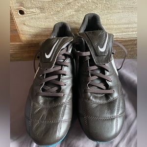 Nike Men’s Size 10 Soccer Cleats